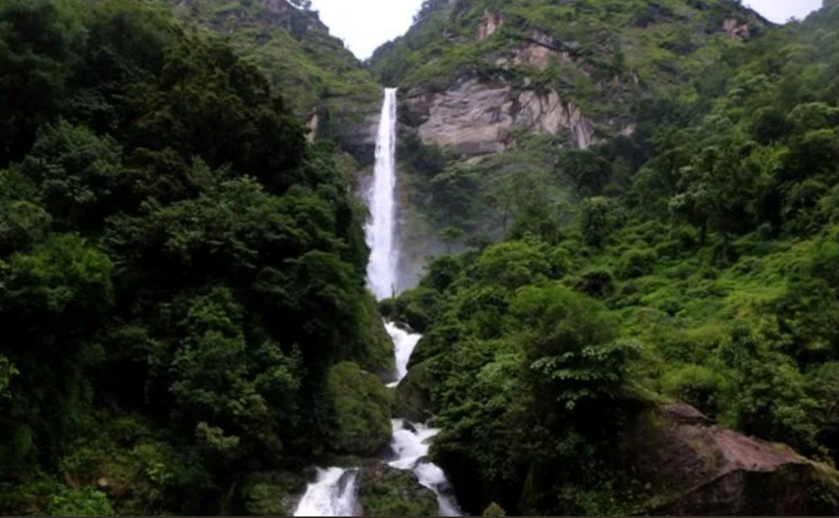 आहा ! मनै लोभ्याउने फुङफुङ्गे झरना, धार्मिक तथा सांस्कृतिक महत्त्व के छ ?