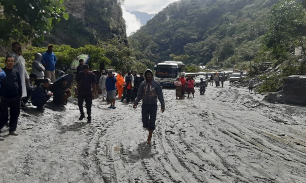 मुस्ताङ जाने पर्यटकलाई सधैँ बैसरी पहिरोको चुनौती