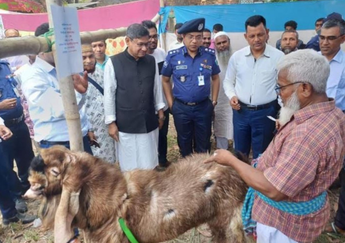 ढाकामा बङ्गलादेशको सबैभन्दा ठूलो पशु प्रदर्शनी सुरु, प्रदर्शनी स्थलमा २५ वटा मण्डप र ३० वटा स्टल