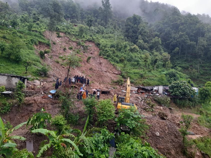 पहिरोमा ज्यान गुमाएका व्यक्तिको परिवारलाई केन्द्र सरकारले दियो राहत