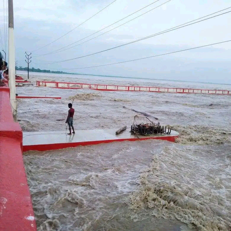 सप्तकोशीमा बाढी : कसैलाई डर, कसैलाई अवसर