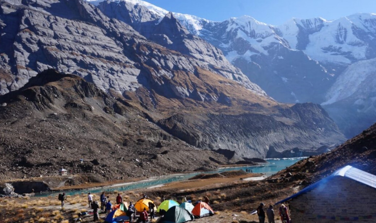 अन्नपूर्ण प्रथम हिमालको आधार शिविर क्षेत्रमा आन्तरिक पर्यटकको भीड