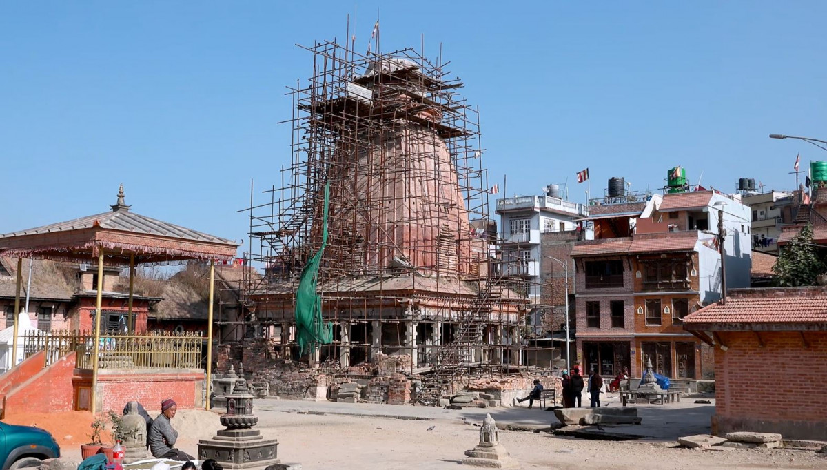 रातो मच्छिन्द्रनाथ मन्दिर अझै किन बनेन ? जहाँबाट प्रधानमन्त्री ओलीले गरेका थिए पुनर्निर्माणको सुरुवात